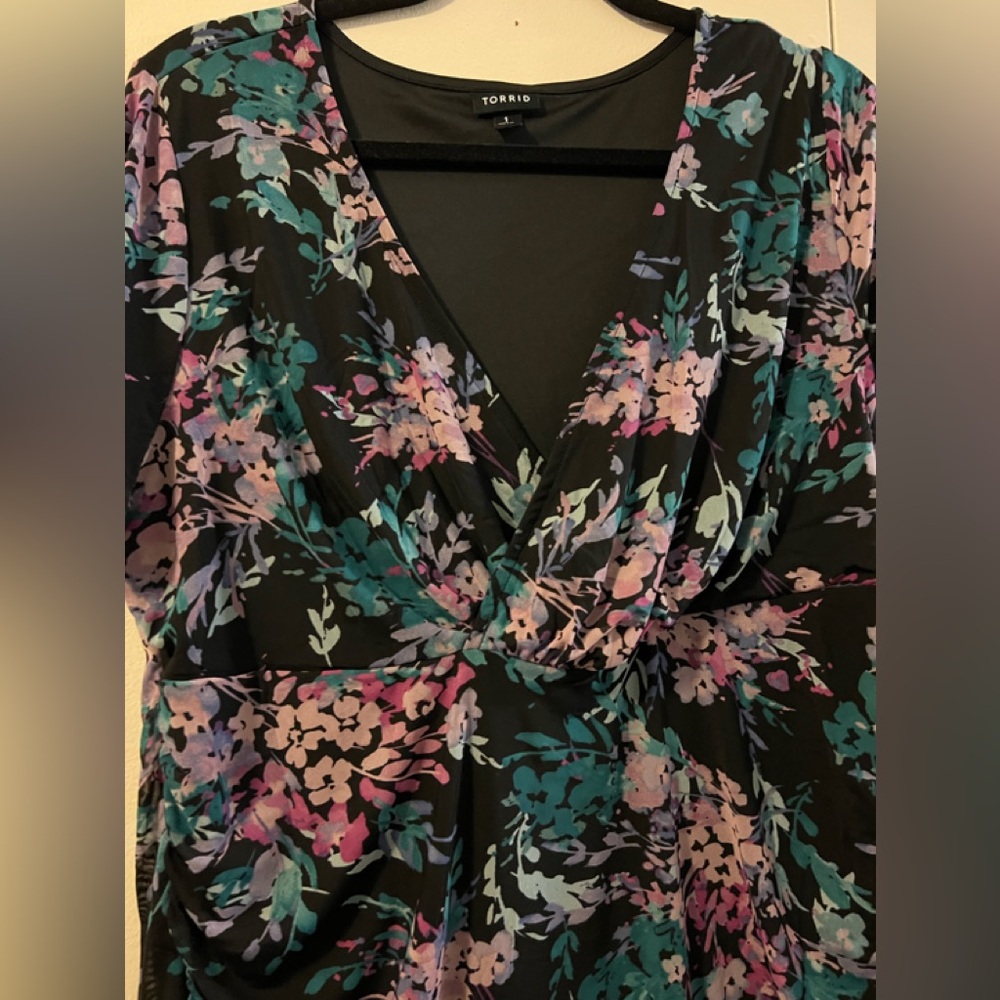 TORRID FLORAL BLOUSE (1) - Picture 8 of 8